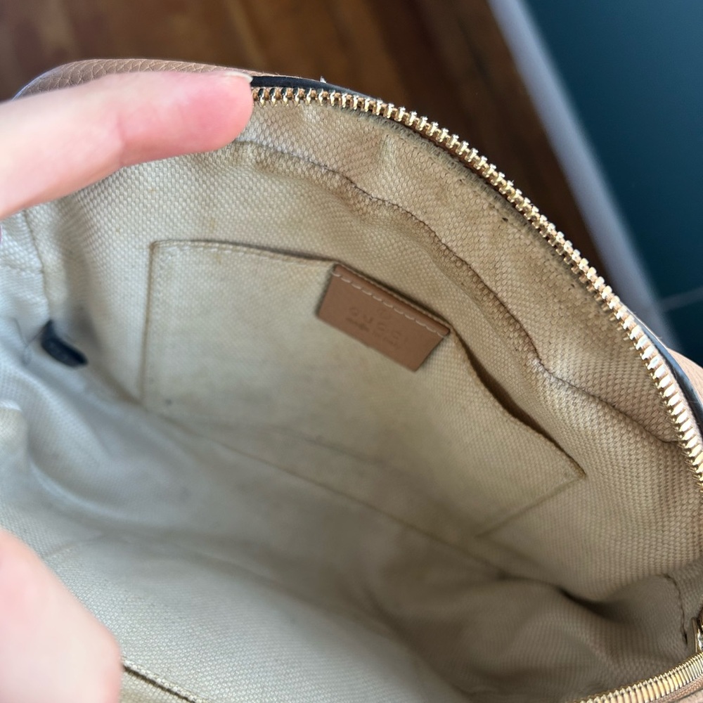 Authentic Gucci Soho Disco Crossbody Bag in Neutral - Picture 4 of 4